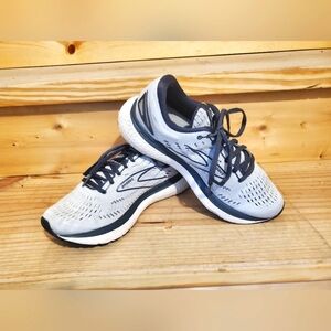 Woman's Brooks Glycerin 19 Running Shoes Grey Size 9 Wide